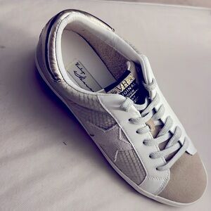 VINTAGE HAVANA Womens size 10 Casual and Fashion Sneakers